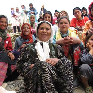 Tphoto courtesy of Iqra Fund, Traditional Moroccan midwife surrounded by other women